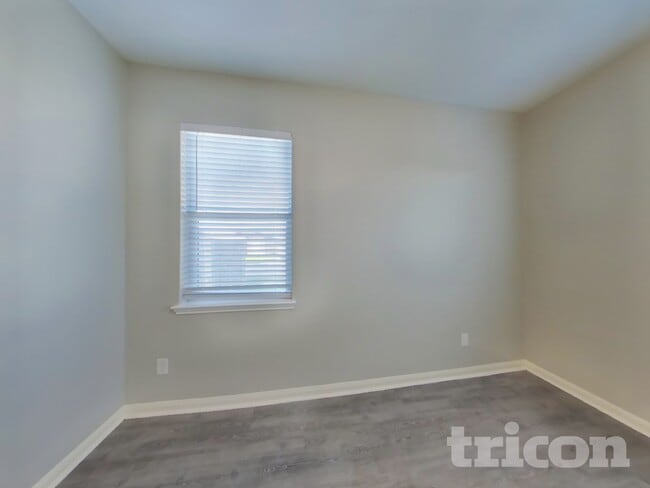 Photo - 1502 Tulip Ln