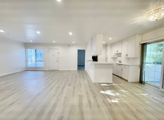 Photo - 5320 Zelzah Ave Unidad 316