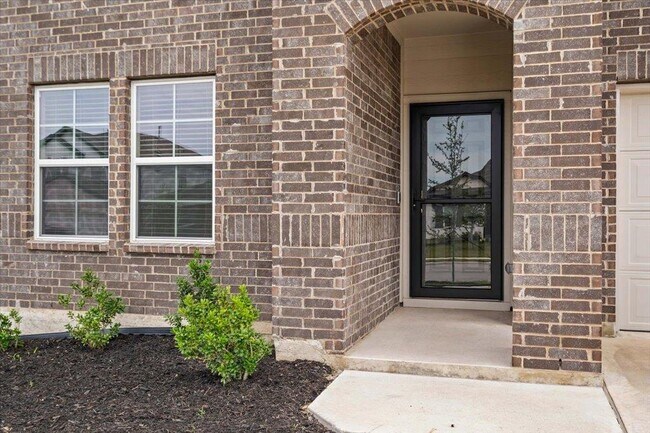 20221 Heinrich Ln