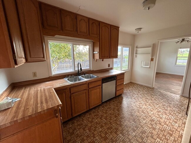 Photo - 6065 Colver Rd