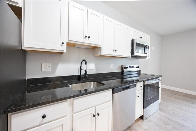 Building Photo - 6899 Post Rd Unit 206