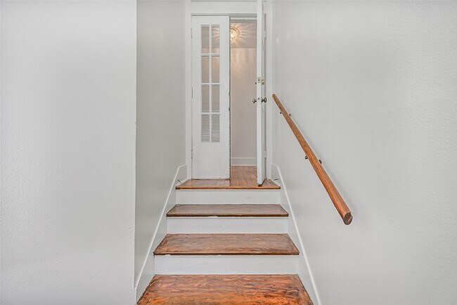 Photo - 1615 Winnie St