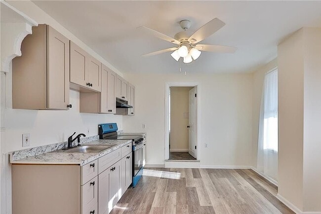 Photo - 1005 Railroad St Unit 1