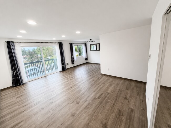 Photo - Mar Ann Apartments - B3 - 2 Bed / 1 Bath 1st floor Balcony w/ view Unit B3