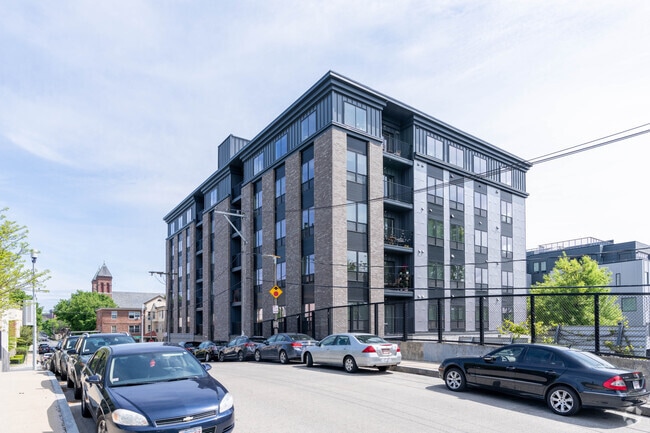 55 W 5th Street se encuentra en el sur de Boston. - SOBO Place