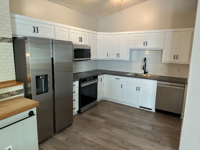 Photo - 26276 3rd St W