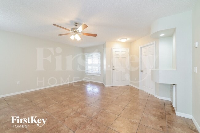 Photo - 945 Kenbar St