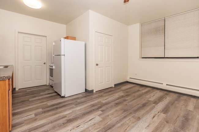 Highlands Tudor Manor - 55+ Community