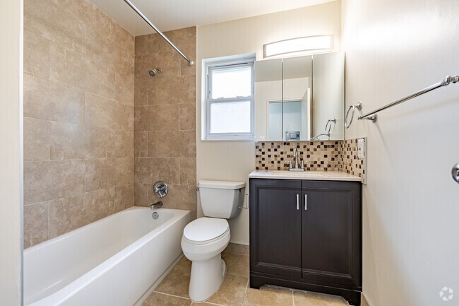 1BR, 1BA - 802SF - Bathroom