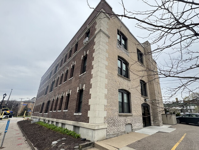 Photo - "Charming Studio Retreat in Minneapolis - Cozy 410 Sq. Ft. Gem with Full Bath!"