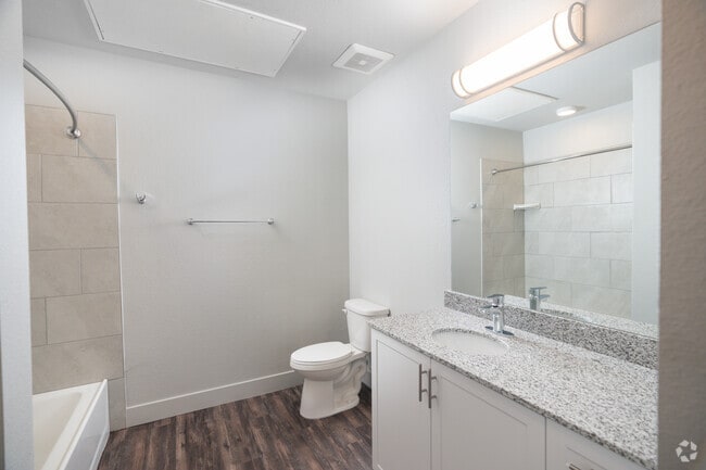1BR, 1BA - 588SF