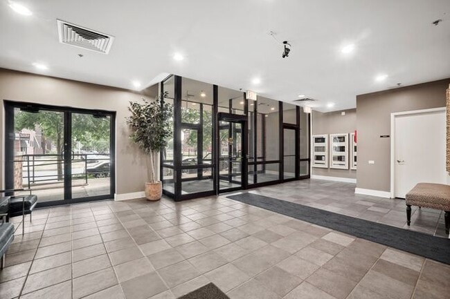 Photo - 1000 E 53rd St Unit 421