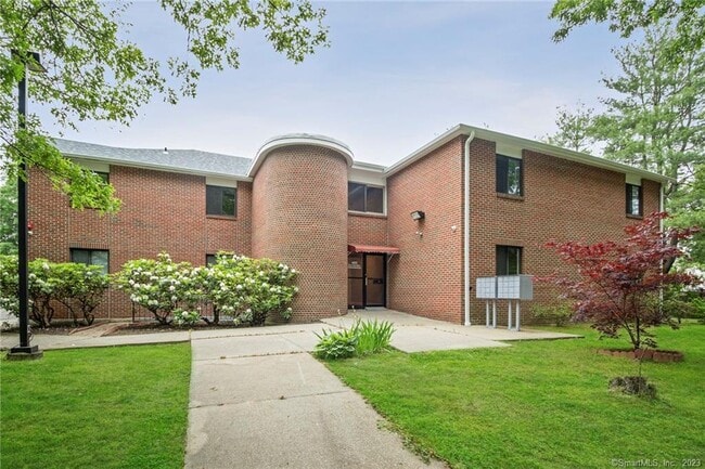 Building Photo - 685 Success Ave Unit 21