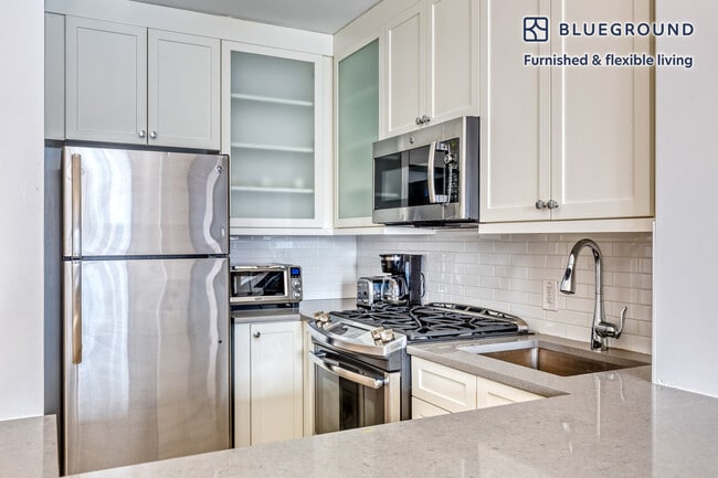 Photo - 60 W 66th St Unit FL27-ID372