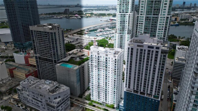 Photo - 234 NE 3rd St Unidad 405 Rental