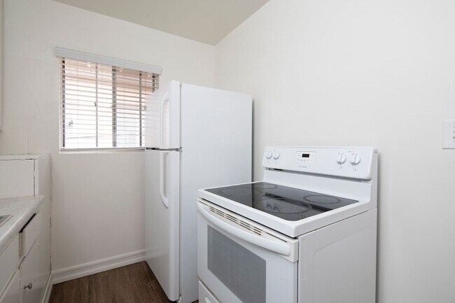 Photo - Charming Coronado Island 2 Bed/1 Bath Apartment ~ Close to All! Unidad 08