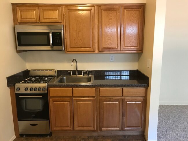 Kitchen - The Niche at Roman Gardens Rental
