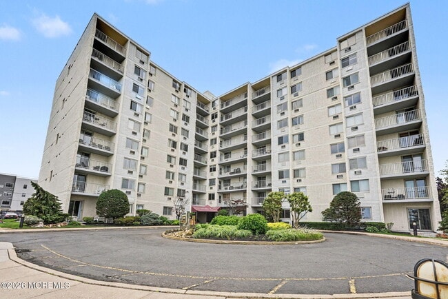 Building Photo - 1000 River Rd Unit 4G