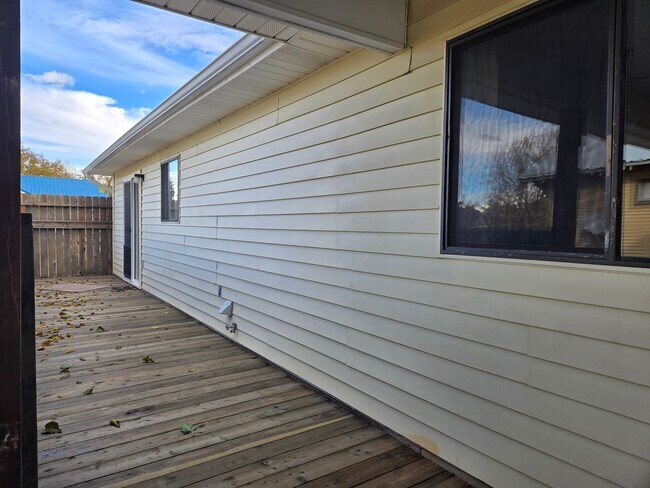 Photo - 935 Center Ave Unit Spacious Duplex