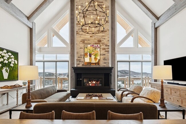 Photo - 168 Chem. au Pied de la Montagne Unit 10