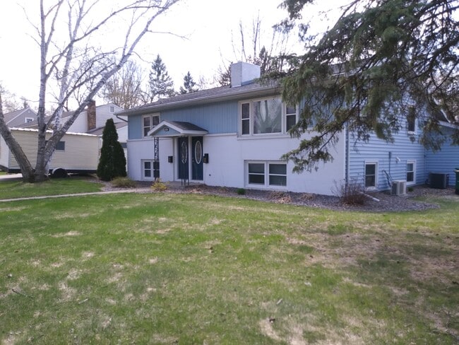 Front of property - 419 N Davis Ave Unit 2