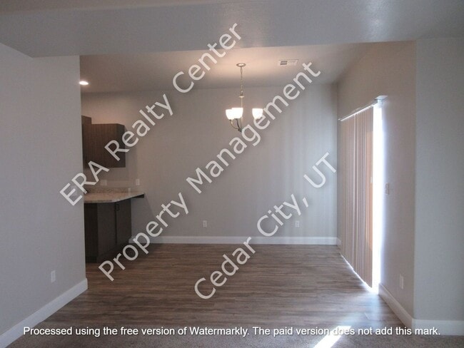 Photo - Move In Discount -3 bed 2.5 bath - Newer townhome in the heart of Cedar City!