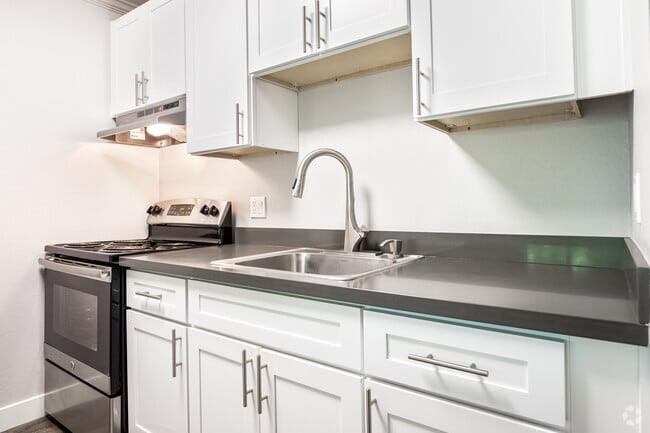 1BR, 1BA - 500SF