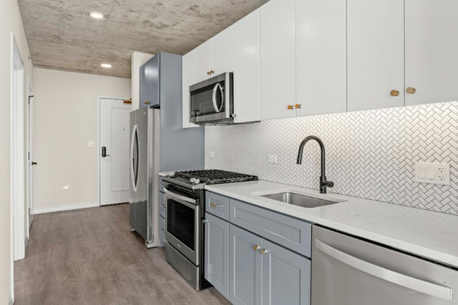 Photo - 165 W Huron St