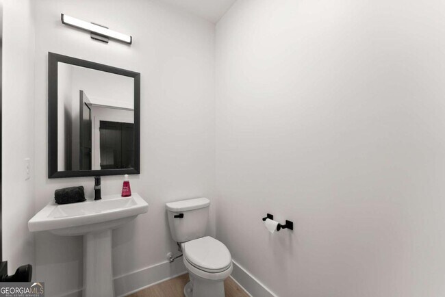 Photo - 151 S Pointe Dr