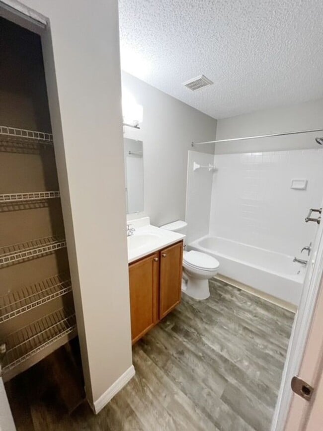 Photo - Corner Unit - 2nd Floor- 1 Bedroom 1 Bath for Lease in Brandon, FL