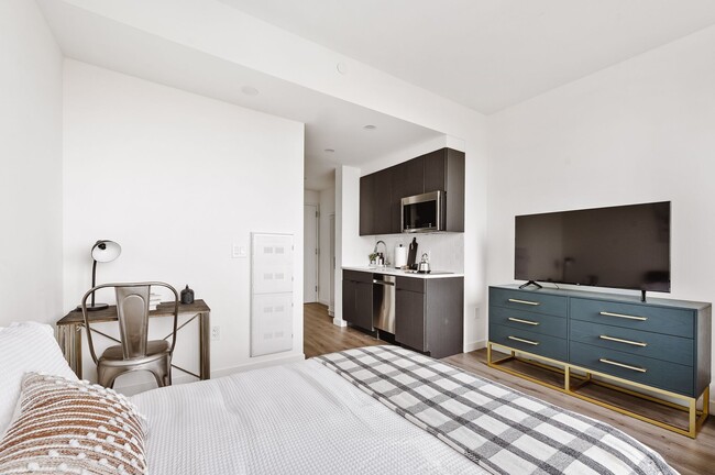 Building Photo - CMPND 9 Homestead