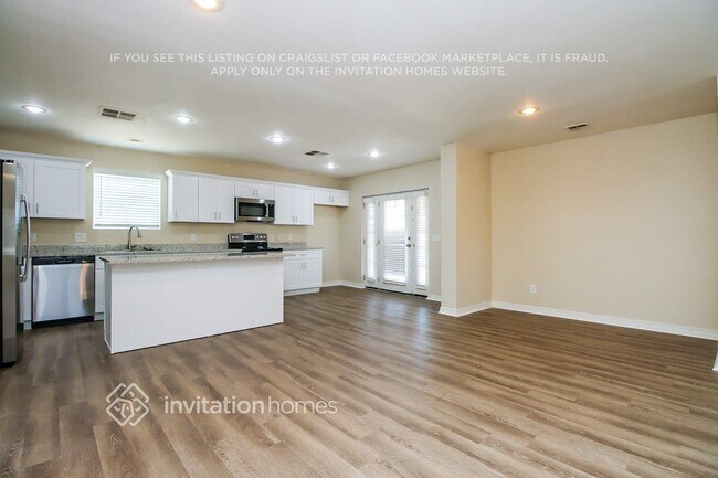 2551 E Diamond Cir