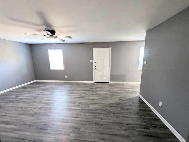 Building Photo - 2015 Rosalee St Unit 1