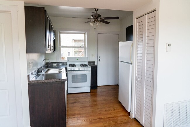 Photo - Albany Park - 2 Bed / 1 Bath - Central Heat - Dog Friendly Unit 3840-305