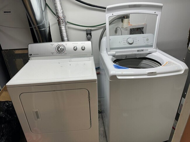 Photo - 117 Winston Dr Unit House