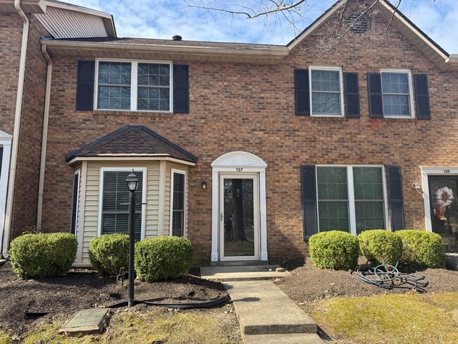 Building Photo - Great 2-story Townhome