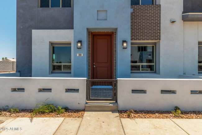 Photo - 733 E Commonwealth Ave