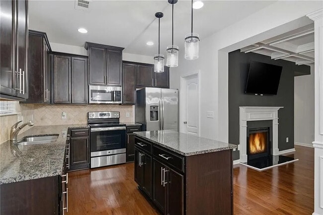 Room in Townhome on Paxton Dr SW