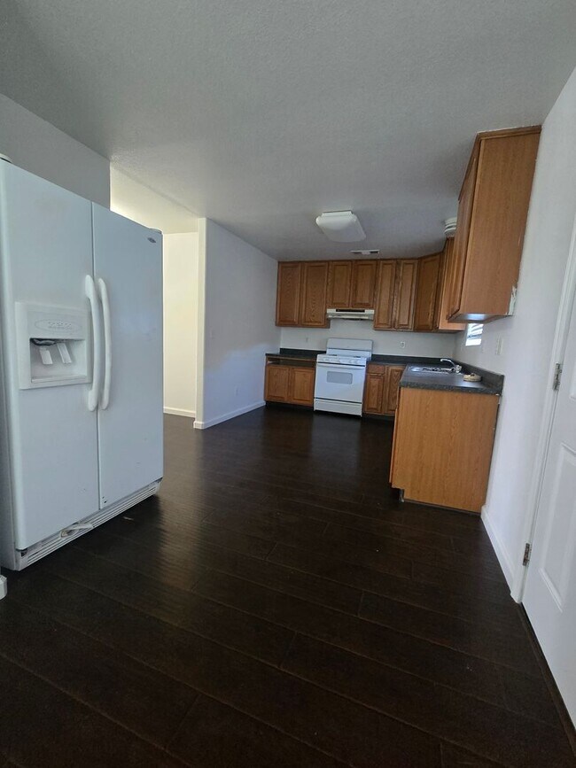 Photo - 2 Br 1 Ba available Now Unit B