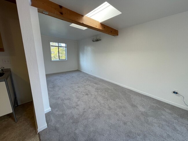 Photo - 1037-1037 Warfield Ave Unit 1037