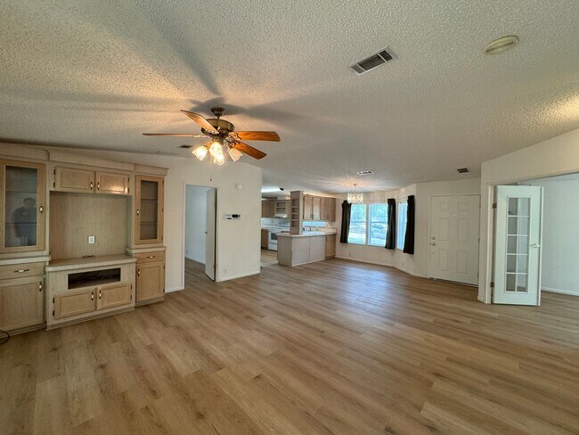 Photo - 2 Bedroom / 2 Bath Mobile Home with Office/Flex Space – Suwannee County (16th Street)