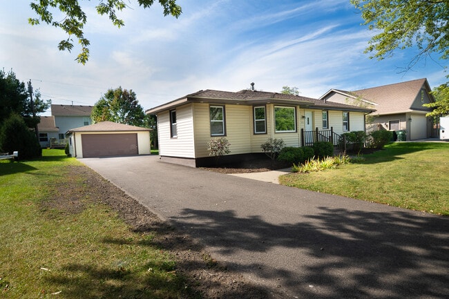 Photo - 1857 Willow Rd