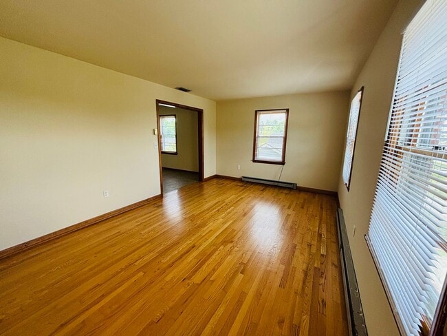 Photo - 575 Quesenberry St