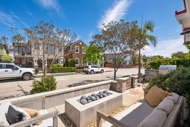 Photo - 2035 Miramar Dr