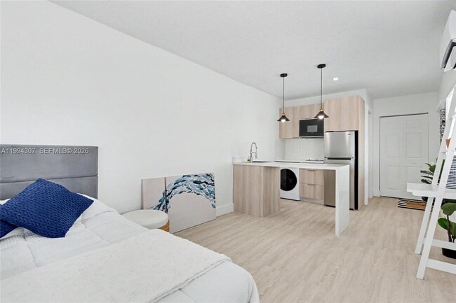 Photo - 55 SW 13th St Unit B