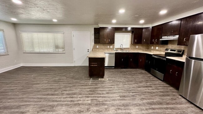 Building Photo - 595 S State St Rental