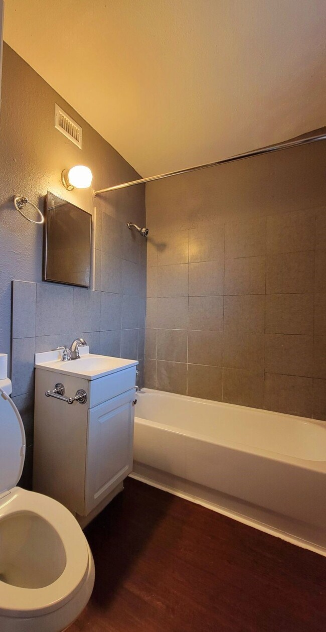 Building Photo - 7301 Jensen Dr Unit 35 Rental