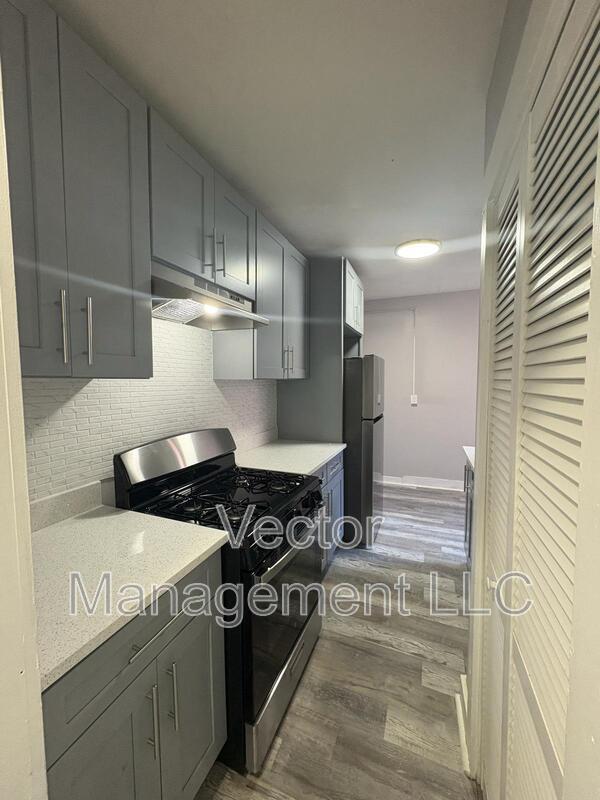 Building Photo - 1160 Dixwell Ave Rental