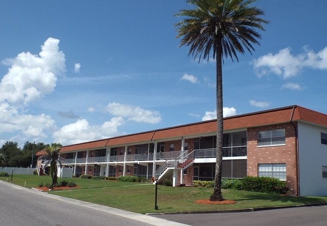 Lake Tarpon Apartments