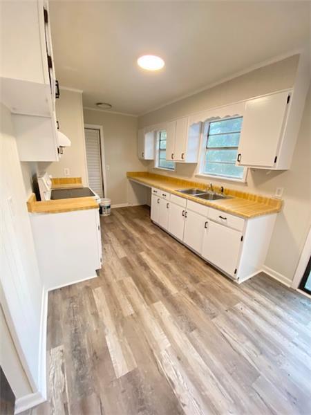 Photo - 635 Maxwell St